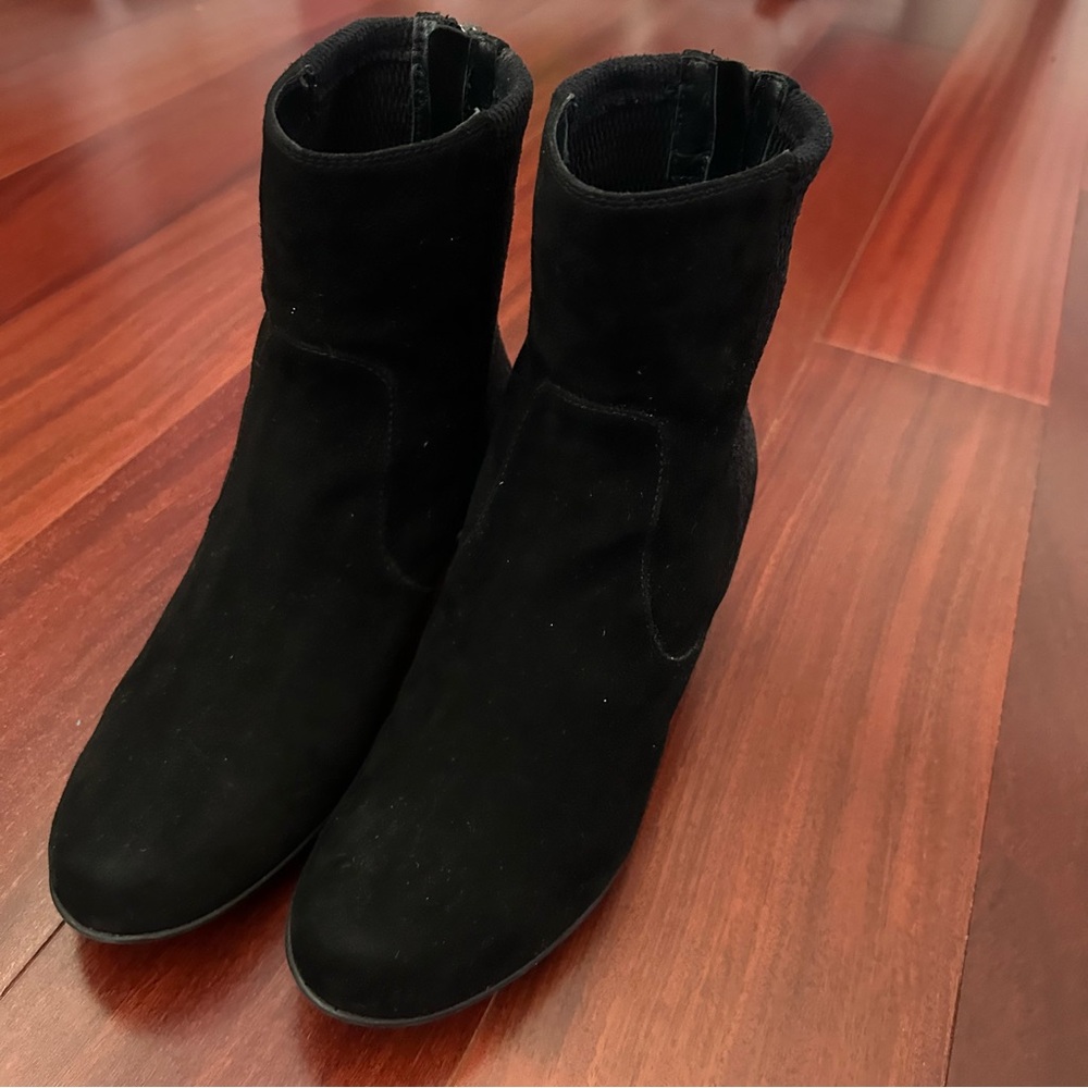 aquatalia ankle stretch wedge boots